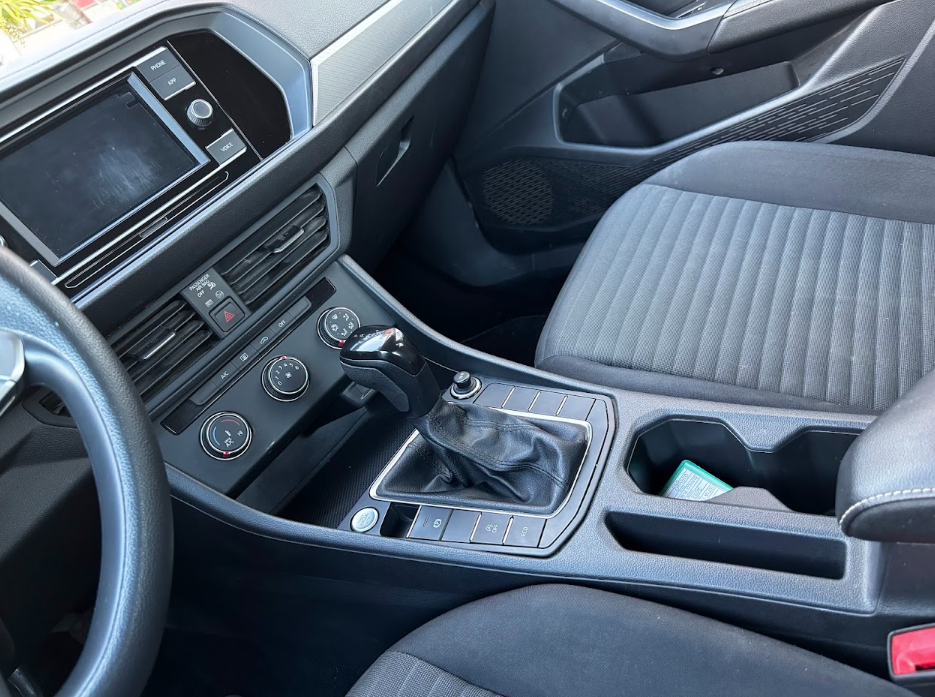 Volkswagen JETTA Lateral izquierdo 18